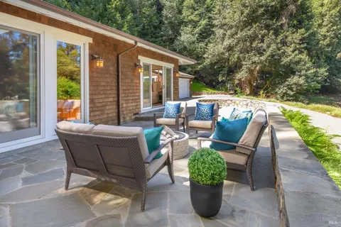 $2,595,000 | 1065 Meadowsweet Drive, Corte Madera, CA 94925