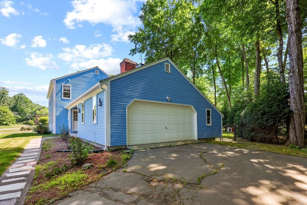 84 Brewster Road West Springfield, MA 01089 - Photo 3 of 35