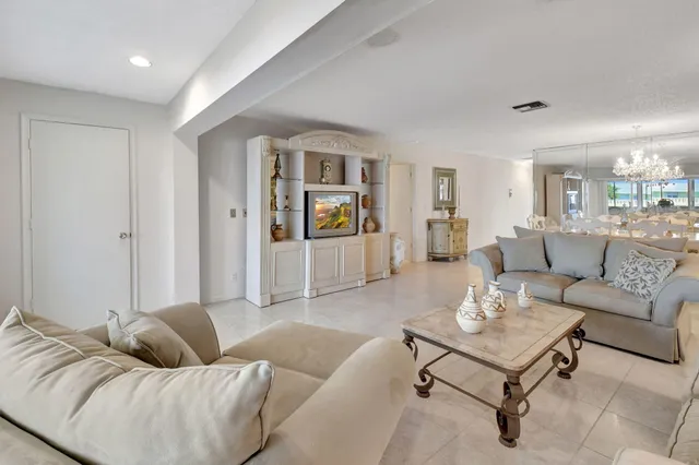 $3,000 | 1670 Northwest 18th Avenue, Unit 202, Delray Beach, FL 33445