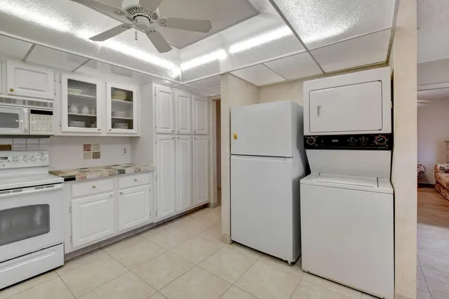 $3,000 | 1670 Northwest 18th Avenue, Unit 202, Delray Beach, FL 33445