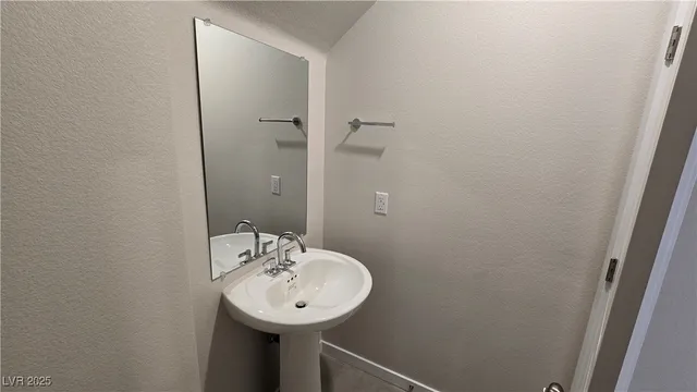 $2,000 | 853 Angwin Lane, Henderson, NV 89011