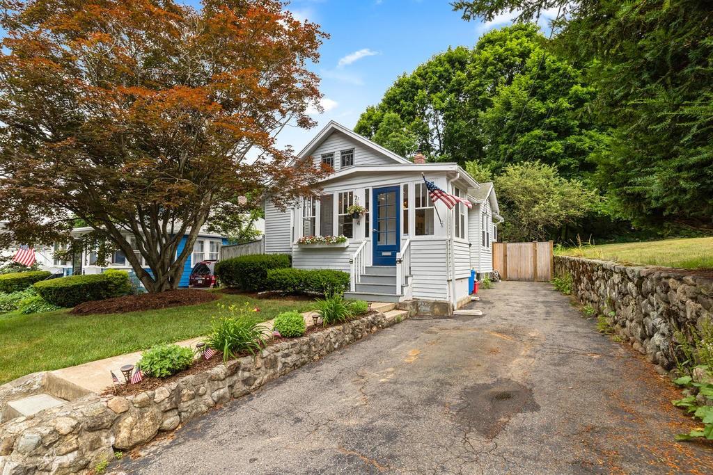 4 Western Avenue Wakefield, MA 01880 - Photo 3 of 28