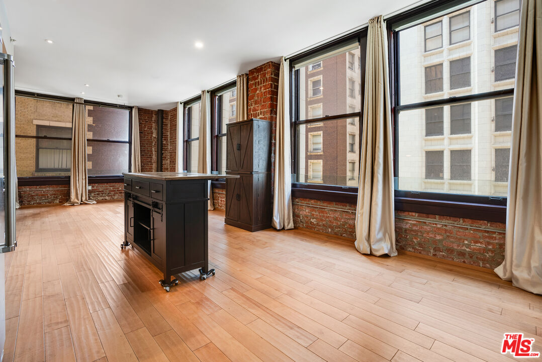 460 South Spring Street, Unit 512 Los Angeles, CA 90013 - Photo 1 of 46