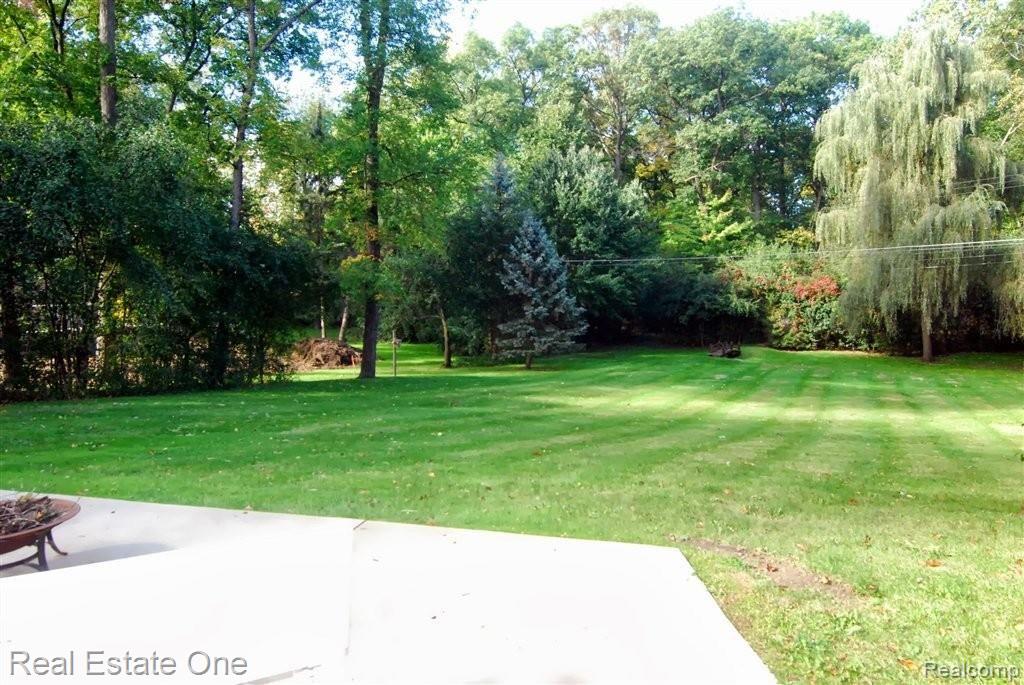 644 Rudgate Road Bloomfield Hills, MI 48304 - Photo 30 of 43 patio overlooking grounds.JPG