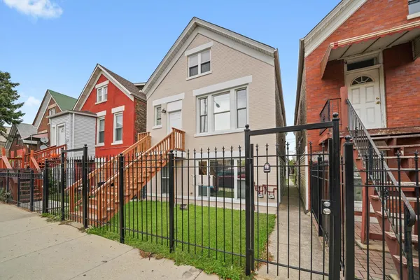 $2,100 | 2721 South Pulaski Road, Unit 1, Chicago, IL 60623