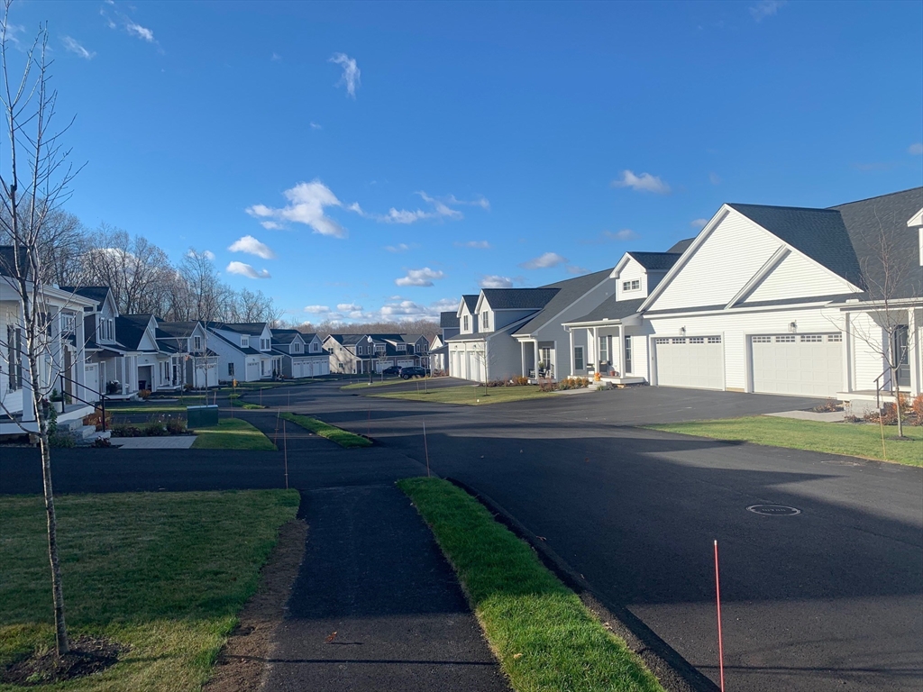 25 Salisbury Hill Boulevard, Unit 67 Worcester, MA 01609 - Photo 34 of 42 a front view of a house with garden