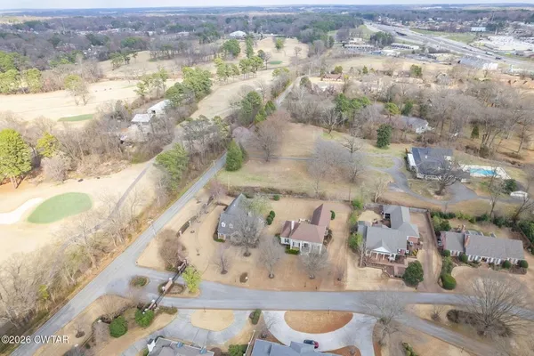 $679,000 | 14 Winfield Place, Jackson, TN 38305