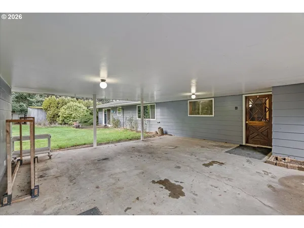 a view of a house with backyard and road