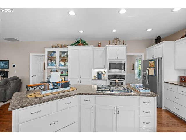 $869,000 | 15255 Northwest Francesca Drive, Portland, OR 97229