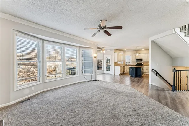 $619,900 | 21600 West 98th Terrace, Lenexa, KS 66220