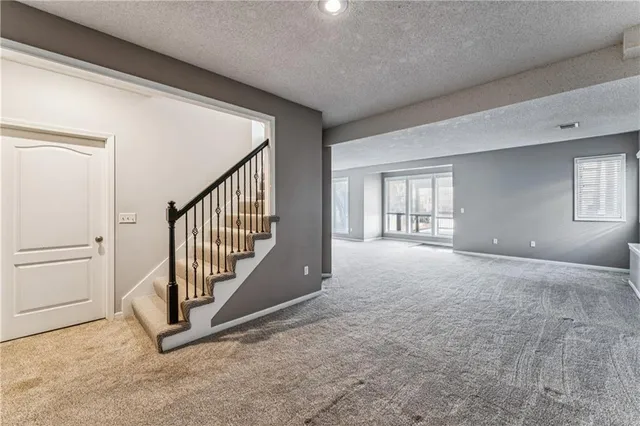 $639,900 | 21600 West 98th Terrace, Lenexa, KS 66220