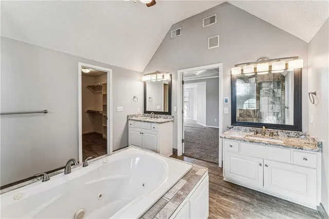 $639,900 | 21600 West 98th Terrace, Lenexa, KS 66220