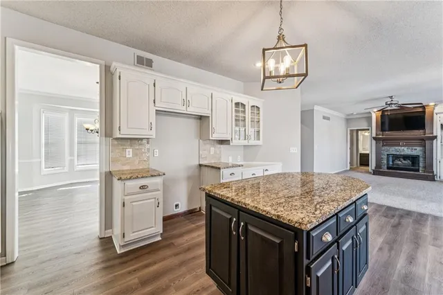 $639,900 | 21600 West 98th Terrace, Lenexa, KS 66220