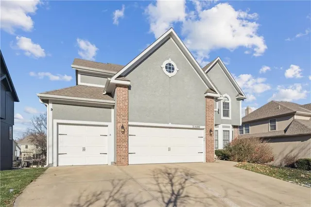 $639,900 | 21600 West 98th Terrace, Lenexa, KS 66220