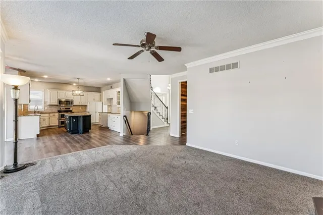 $639,900 | 21600 West 98th Terrace, Lenexa, KS 66220