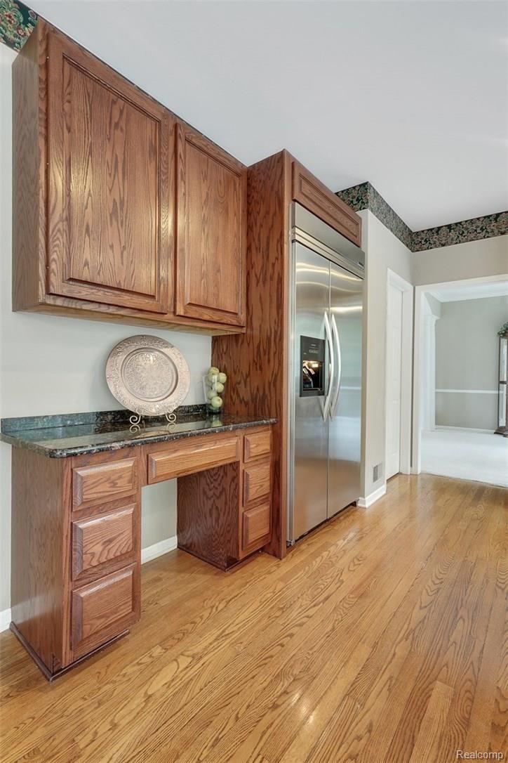 1265 Creek Pointe Drive Rochester, MI 48307 - Photo 11 of 41 Kitchen Desk