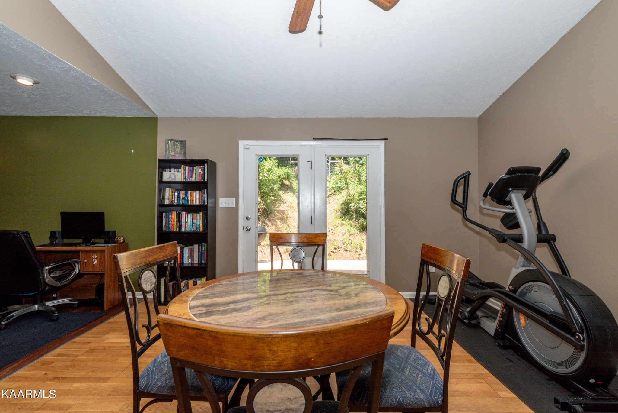 7349 Meadow Road West Greenback, TN 37742 - Photo 8 of 30 Gallery Image 8