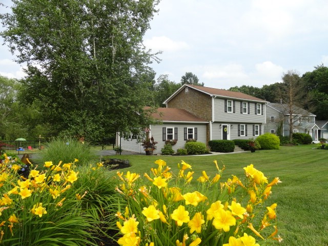 4 Ridgewood Road Cranston, RI 02921 - Photo 1 of 20 Gallery Image 1