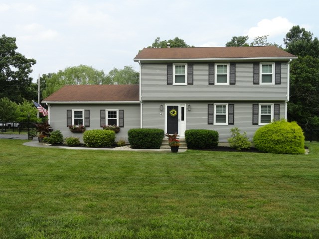 4 Ridgewood Road Cranston, RI 02921 - Photo 2 of 20 Gallery Image 2