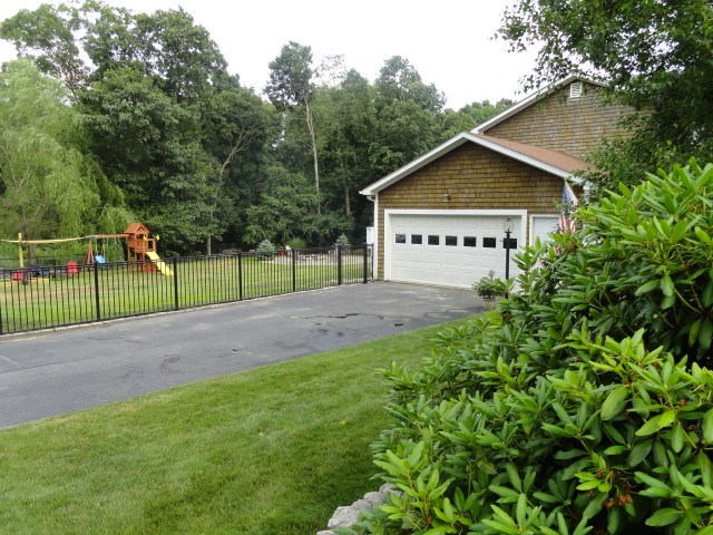 4 Ridgewood Road Cranston, RI 02921 - Photo 5 of 20 Gallery Image 5
