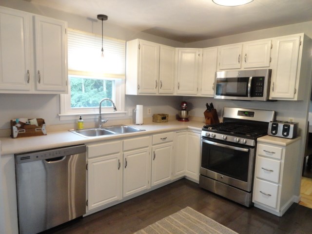 4 Ridgewood Road Cranston, RI 02921 - Photo 9 of 20 Gallery Image 9