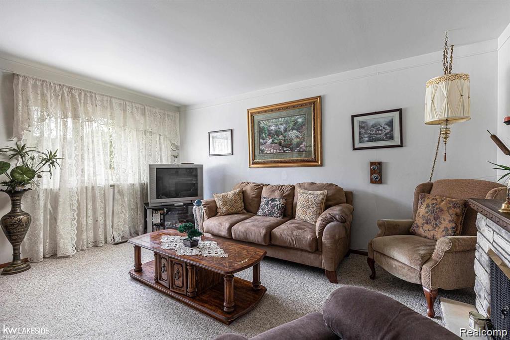 25810 Virginia Warren, MI 48091 - Photo 4 of 17