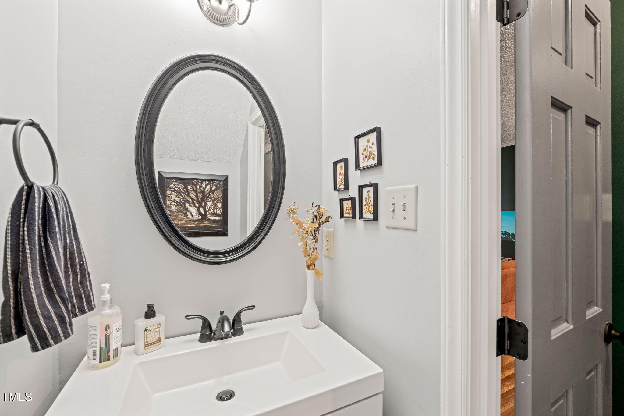 703 Benchmark Drive Raleigh, NC 27615 - Photo 16 of 31 Powder room