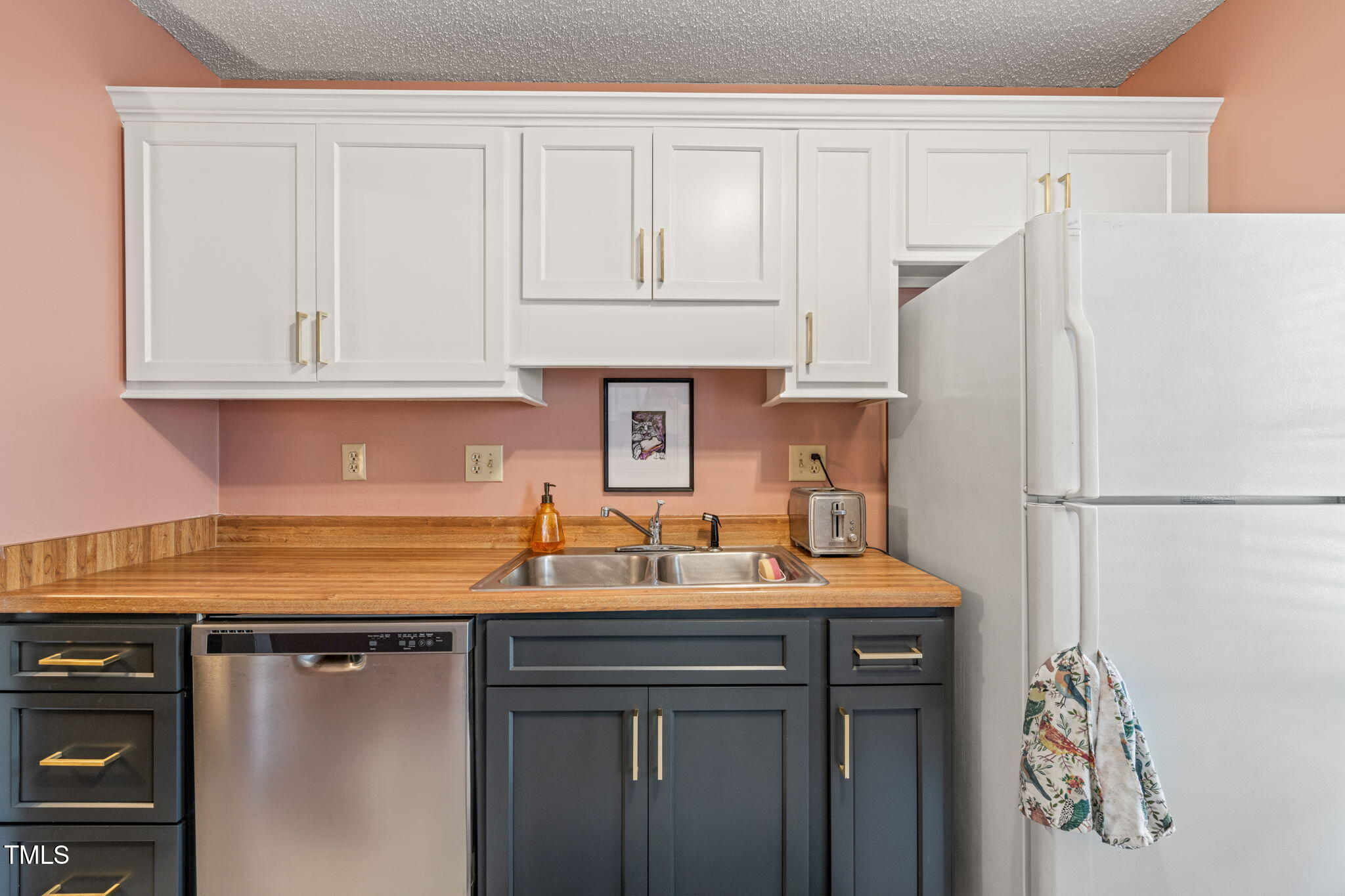 703 Benchmark Drive Raleigh, NC 27615 - Photo 7 of 31 Kitchen (2)