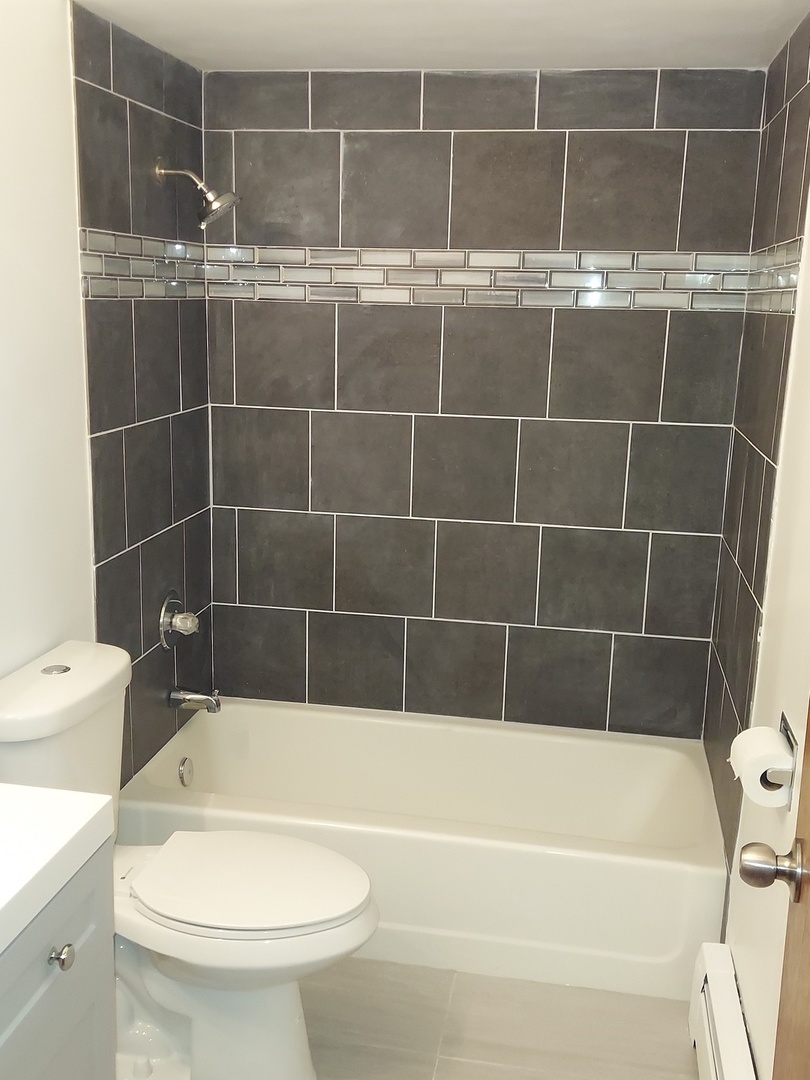 903 Elder Road, Unit 11 Homewood, IL 60430 - Photo 9 of 9 a bathroom with a toilet and a bathtub