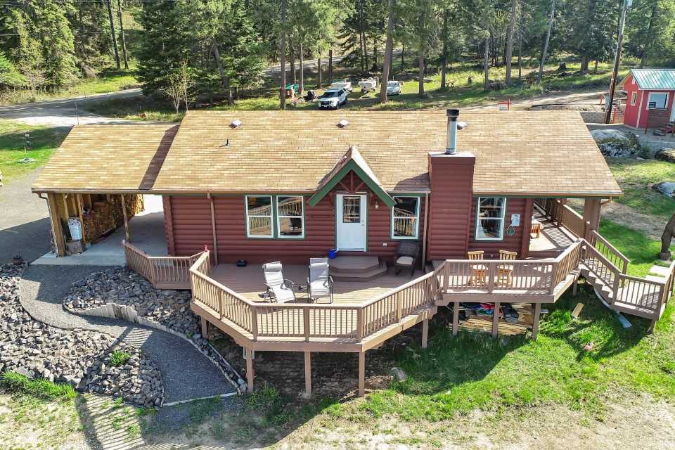 41435 North Lake Shore Road Elk, WA 99009 - Photo 1 of 20
