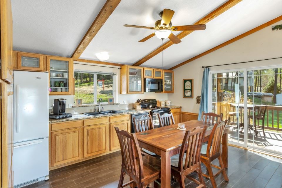 41435 North Lake Shore Road Elk, WA 99009 - Photo 5 of 20