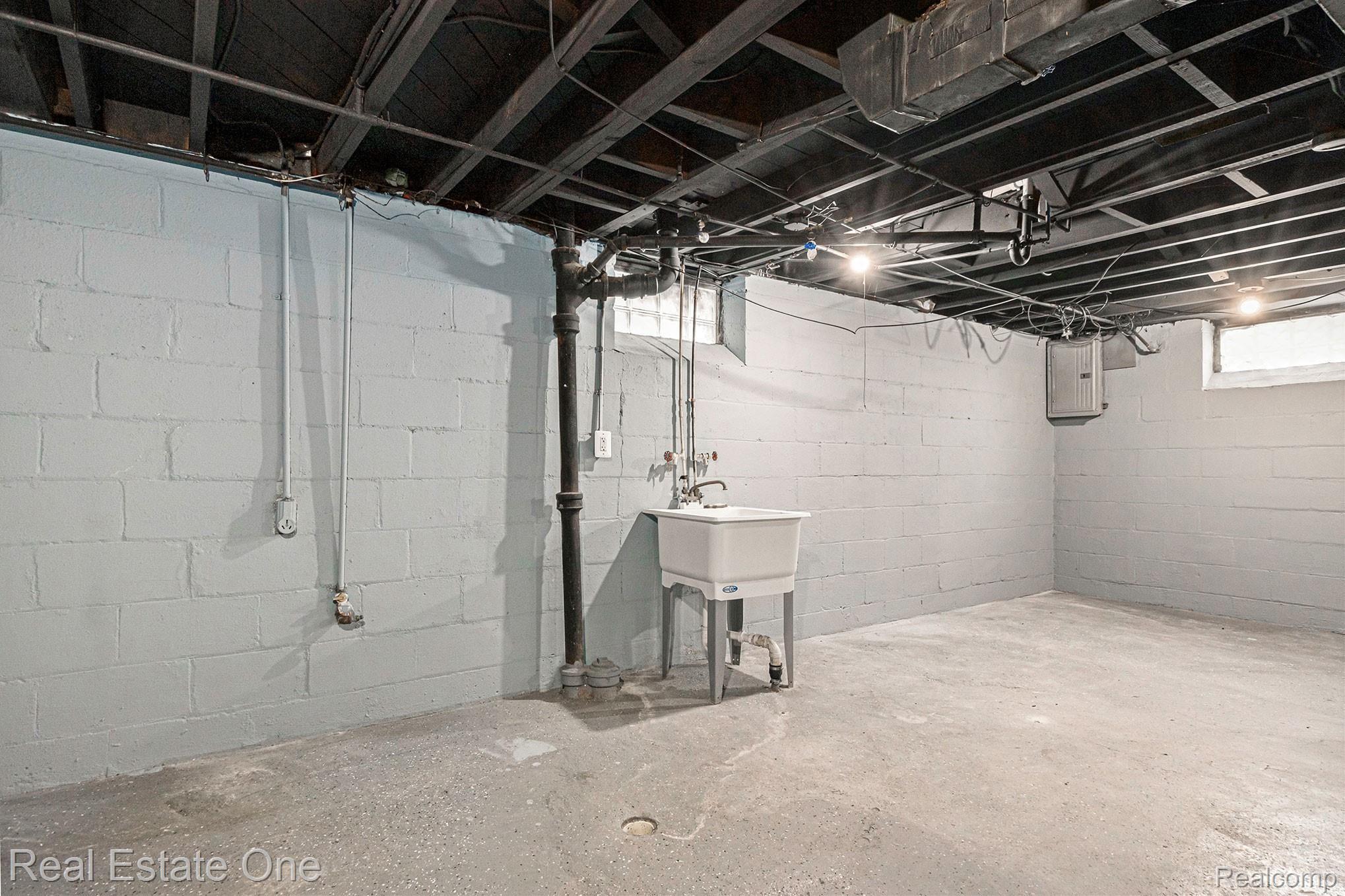 16544 Rutherford Street Detroit, MI 48235 - Photo 22 of 22 IMG_5843.jpg
