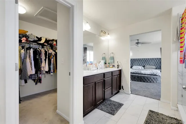 a en suite bathroom with a double vanity sink and a mirror