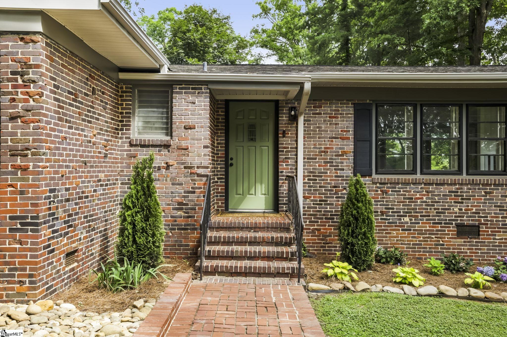 211 Grace Avenue Easley, SC 29640 - Photo 5 of 40