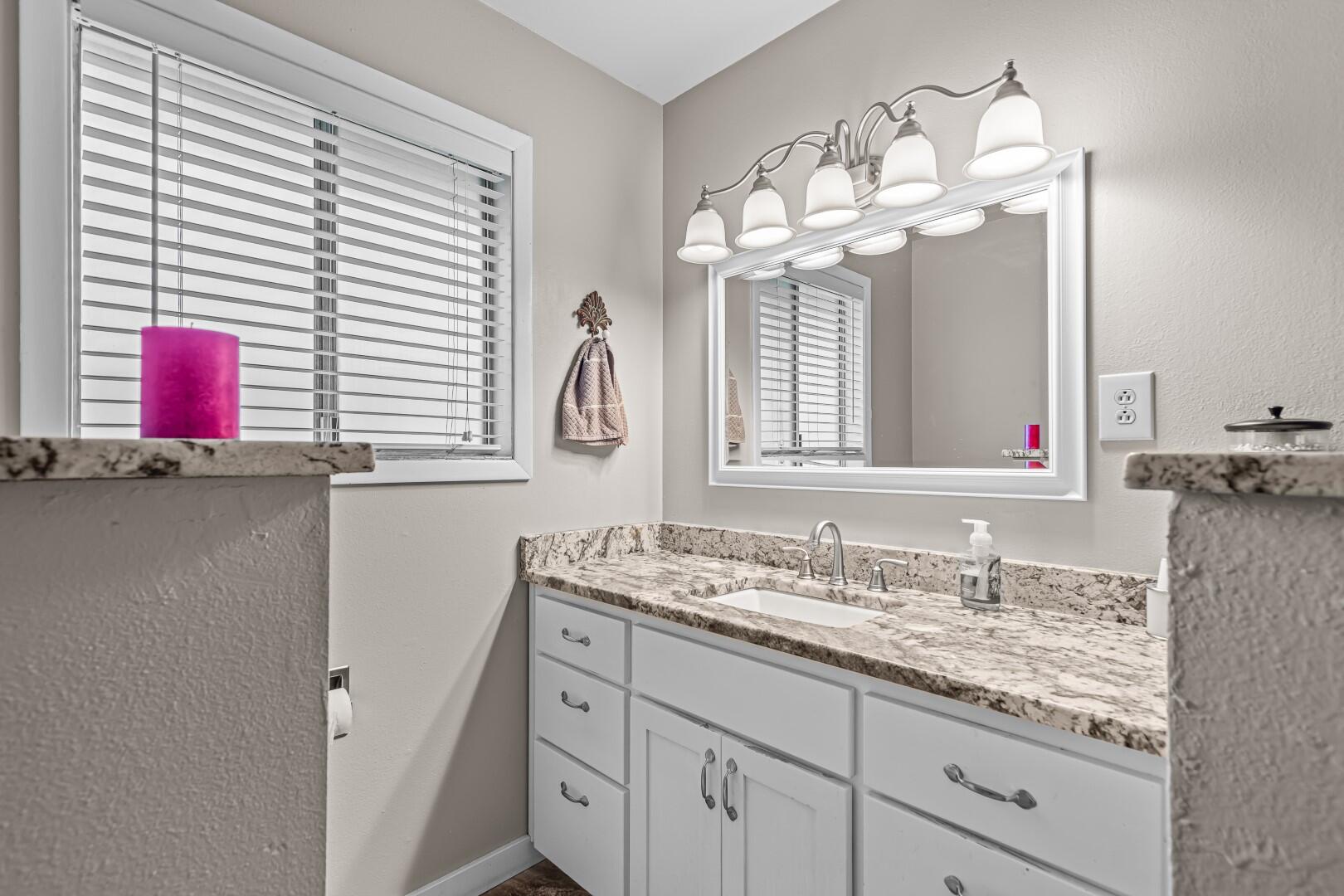 7681 Rapp Lane Talent, OR 97540 - Photo 17 of 35 9R9A7186