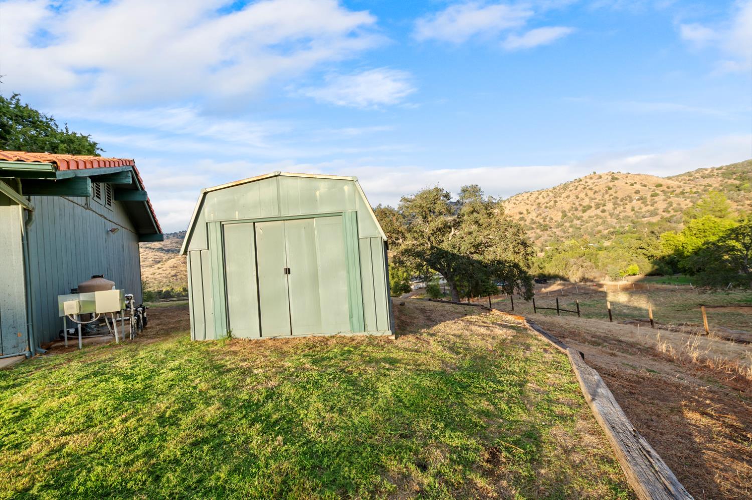 38570 Rustic Lane Squaw Valley, CA 93675 - Photo 31 of 43 a view of a back yard