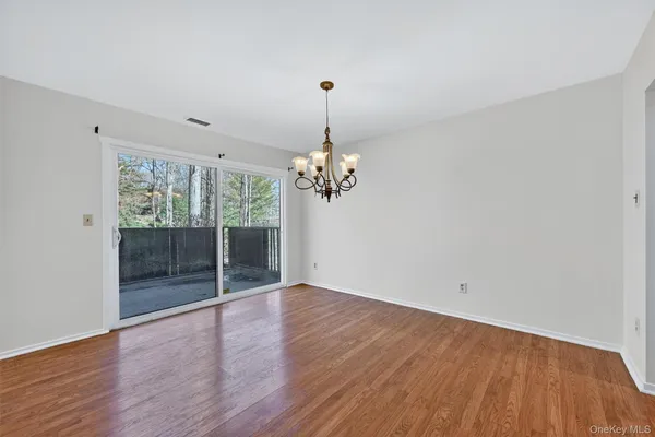 $384,900 | 4 Aspen Court, Highland Mills, NY 10930