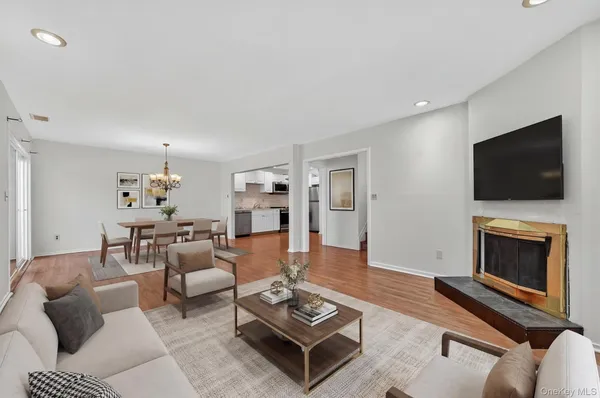 $384,900 | 4 Aspen Court, Highland Mills, NY 10930