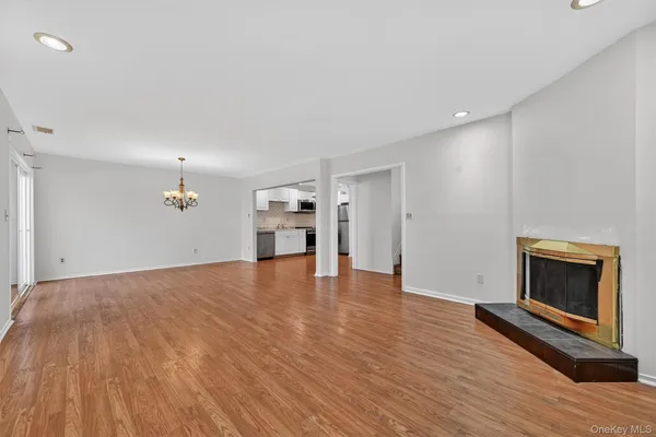 $384,900 | 4 Aspen Court, Highland Mills, NY 10930