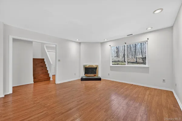 $384,900 | 4 Aspen Court, Highland Mills, NY 10930