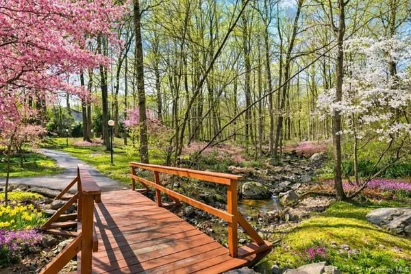 $384,900 | 4 Aspen Court, Highland Mills, NY 10930