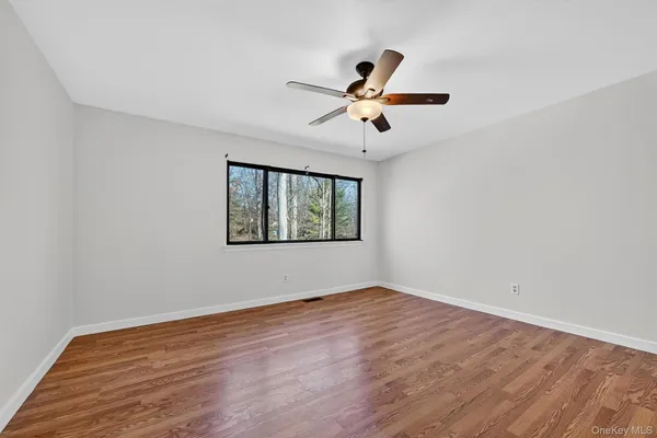 $384,900 | 4 Aspen Court, Highland Mills, NY 10930