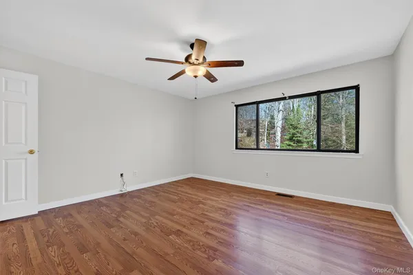 $384,900 | 4 Aspen Court, Highland Mills, NY 10930