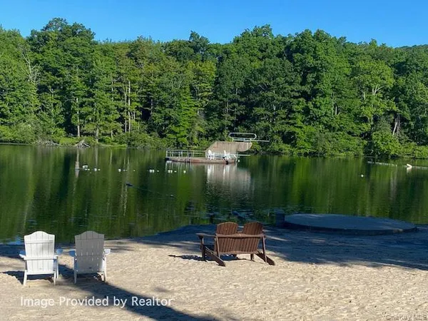 $384,900 | 4 Aspen Court, Highland Mills, NY 10930