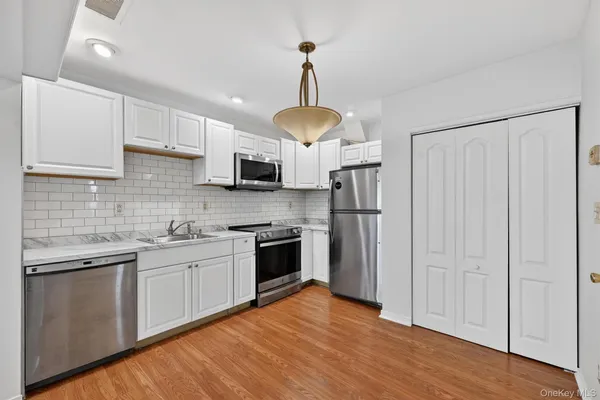 $384,900 | 4 Aspen Court, Highland Mills, NY 10930