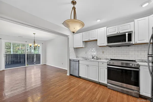$384,900 | 4 Aspen Court, Highland Mills, NY 10930