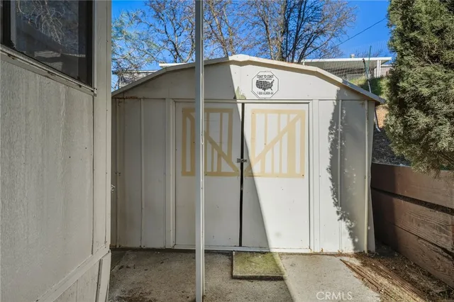a view of a yard with a house