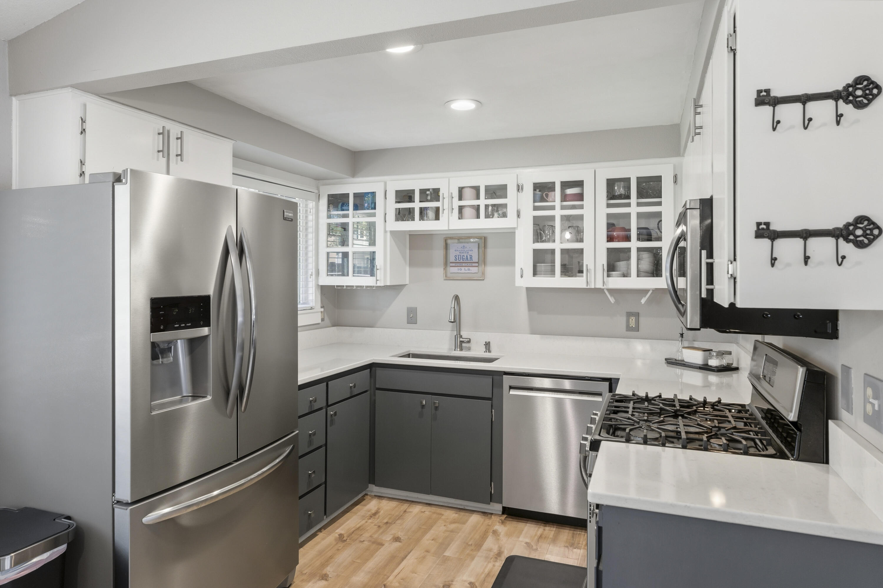 61908 Pettigrew Road Bend, OR 97702 - Photo 14 of 62 52-Kitchen