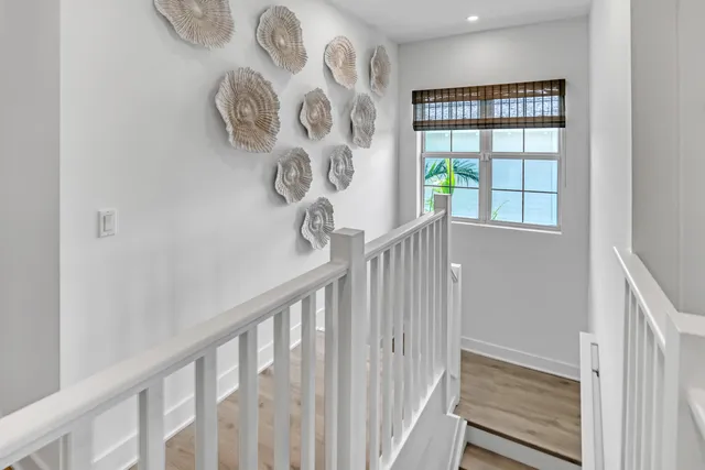 a view of entryway with a window