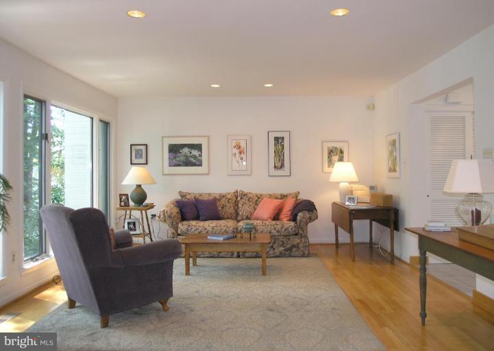 1630 Waters Edge Lane Reston, VA 20190 - Photo 11 of 30 Living Room #2